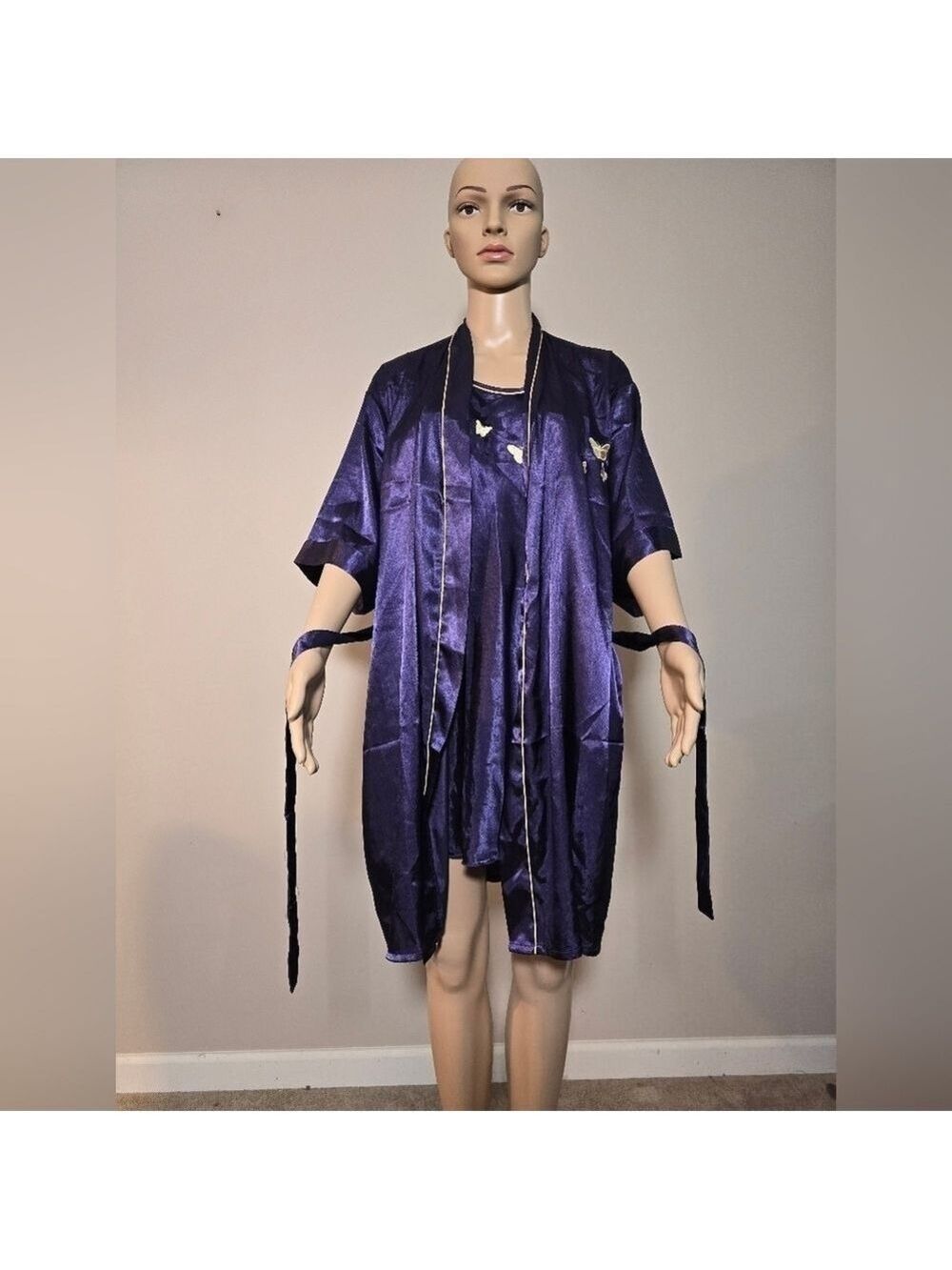 Vandre sleepwear lingerie with embroidery and robe color purple size medium